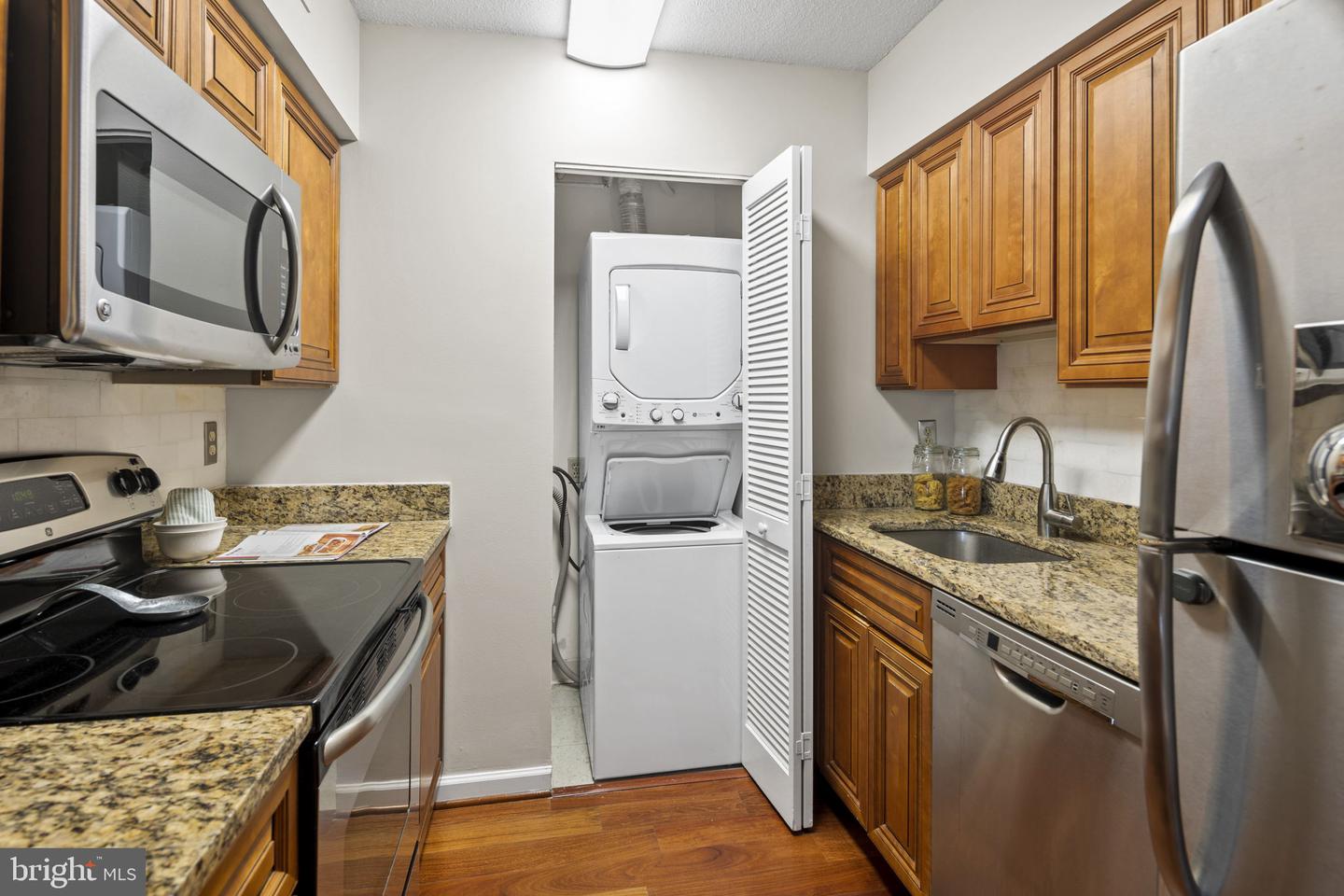 2400 CLARENDON BOULEVARD Unit: 1009