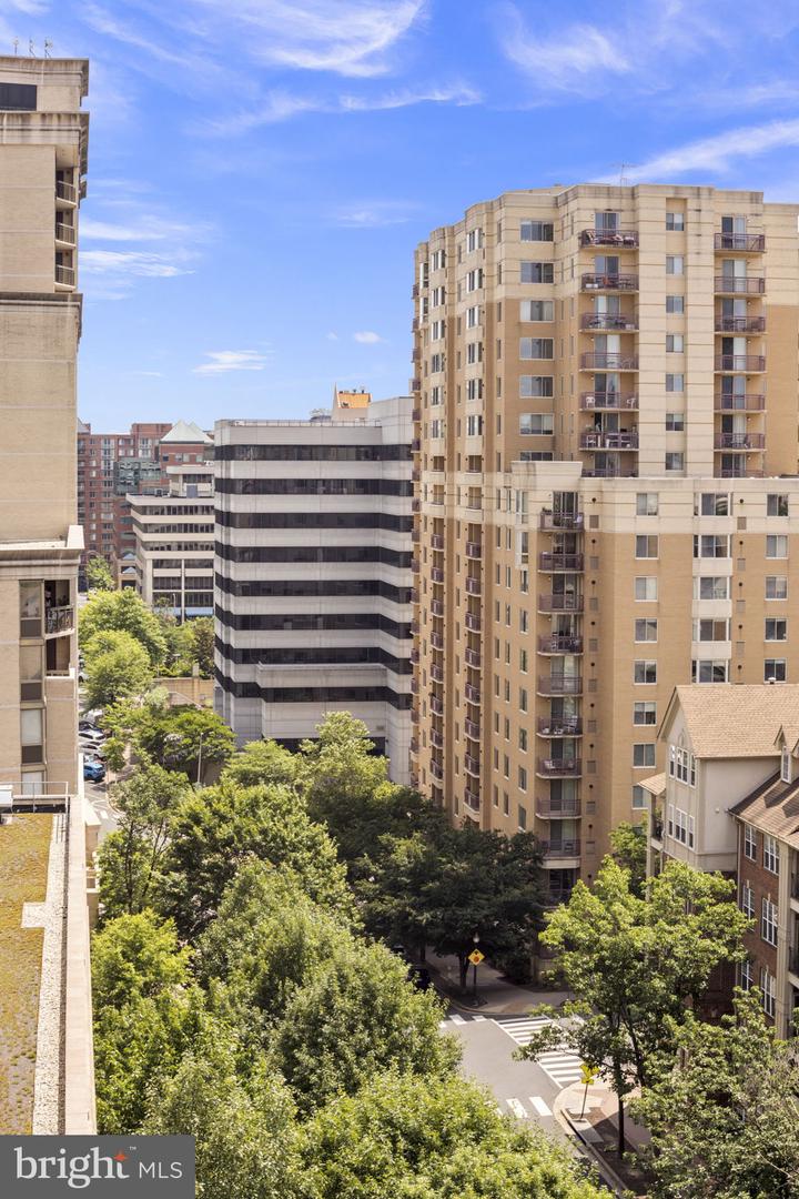 2400 CLARENDON BOULEVARD Unit: 1009