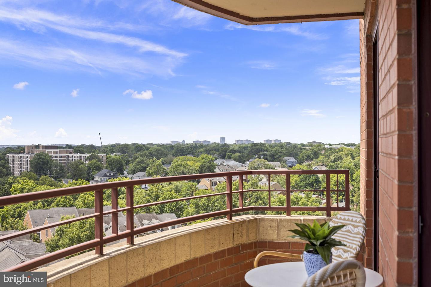 2400 CLARENDON BOULEVARD Unit: 1009