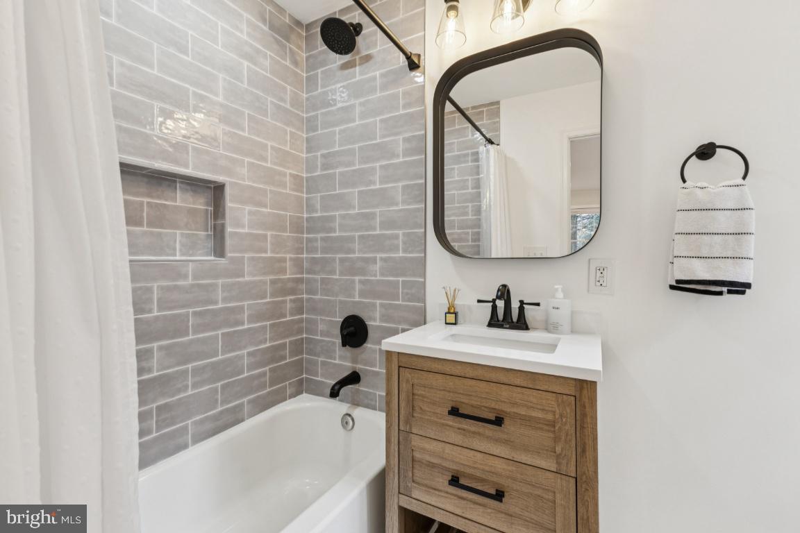 425 N NORWOOD STREET