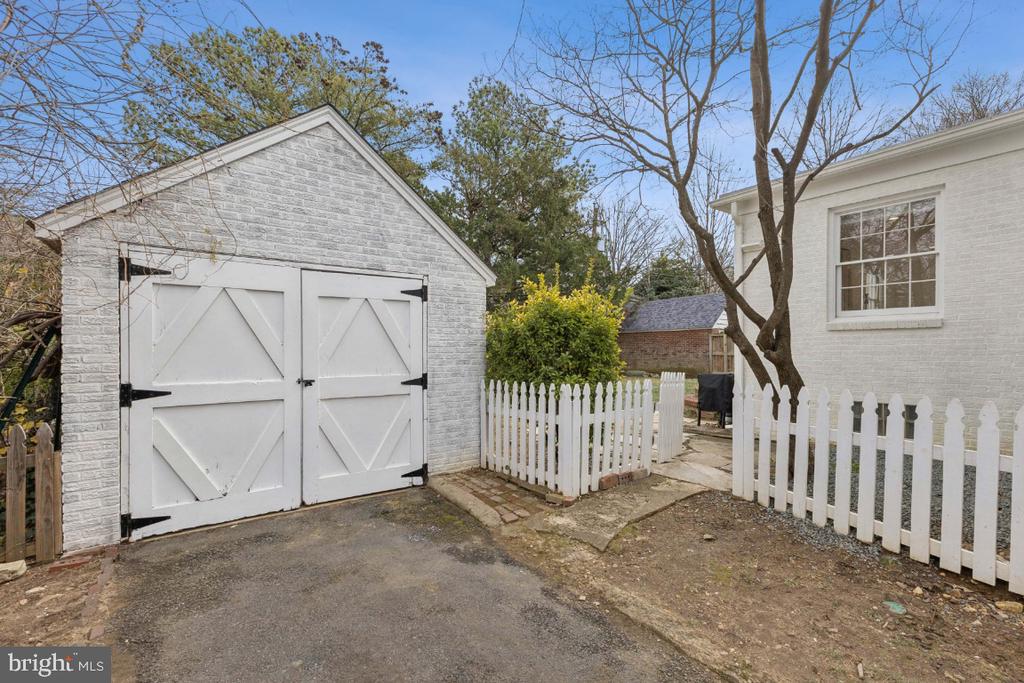 425 N NORWOOD STREET