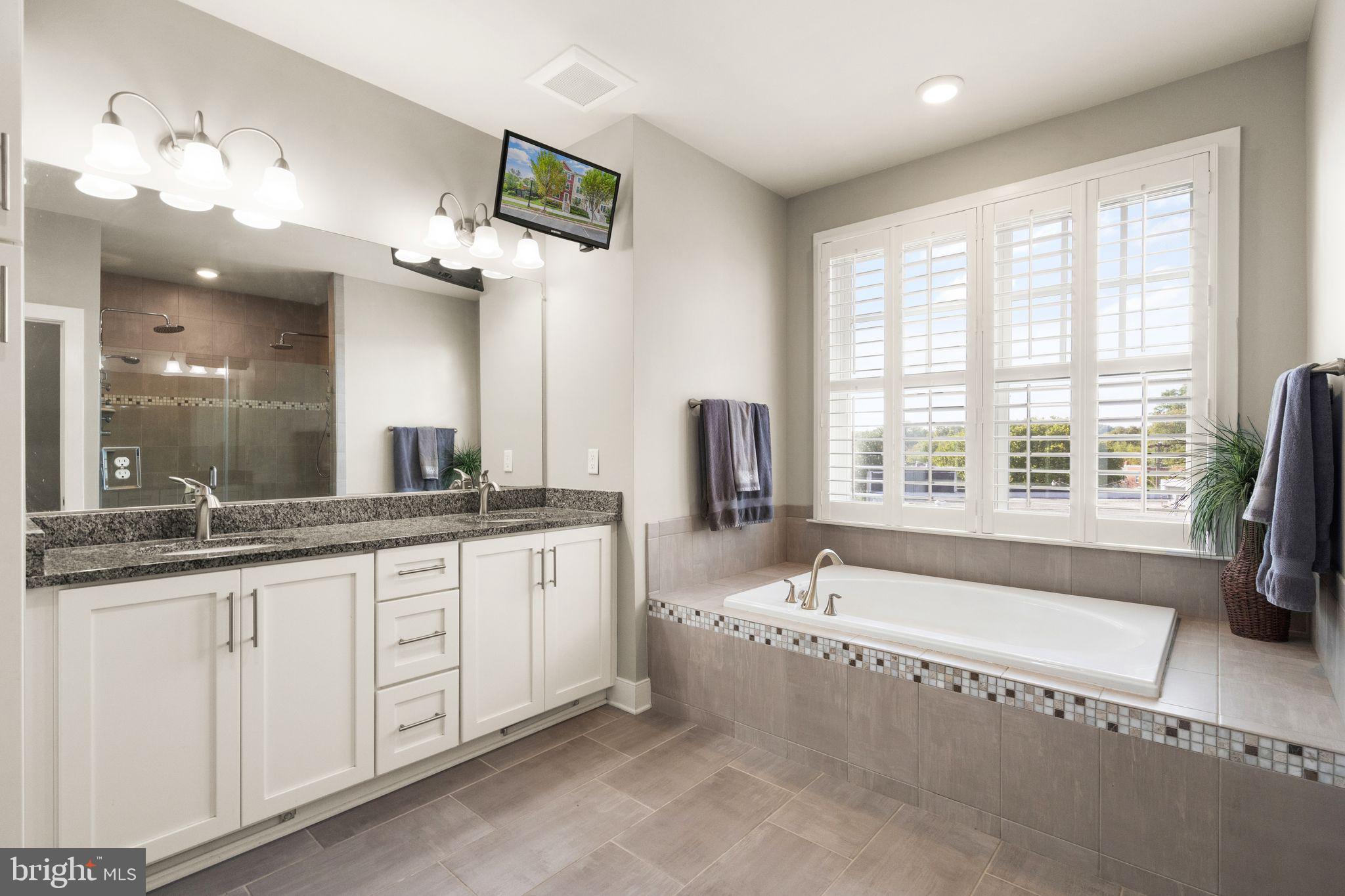 1318 van Valkenburgh LANE