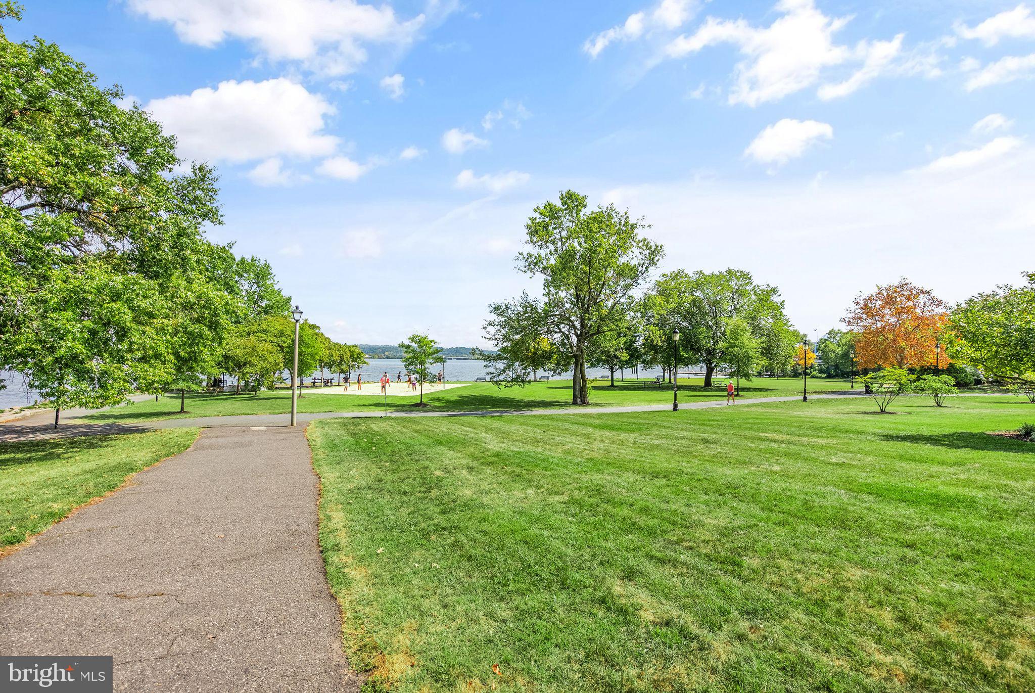 1318 van Valkenburgh LANE