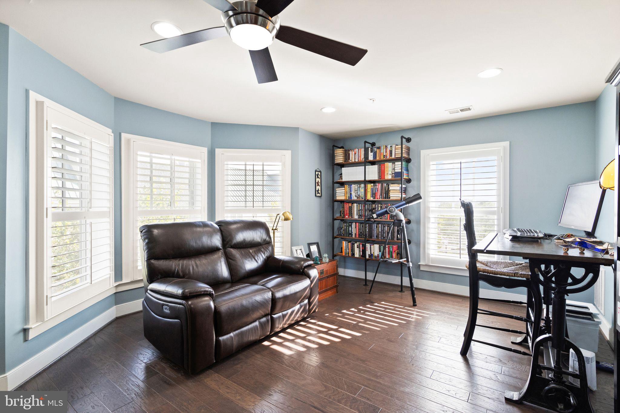 1318 van Valkenburgh LANE