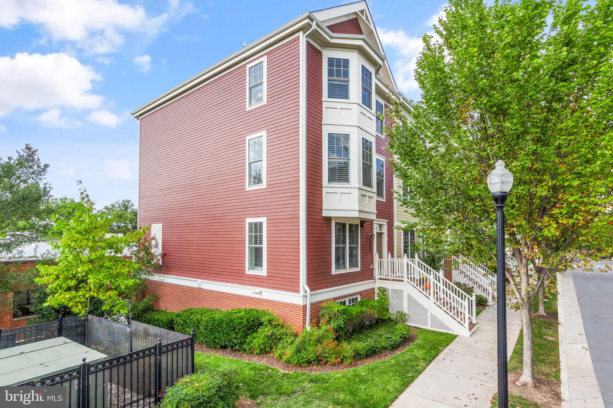 1318 van Valkenburgh LANE