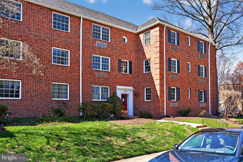 1718 W ABINGDON DRIVE 201