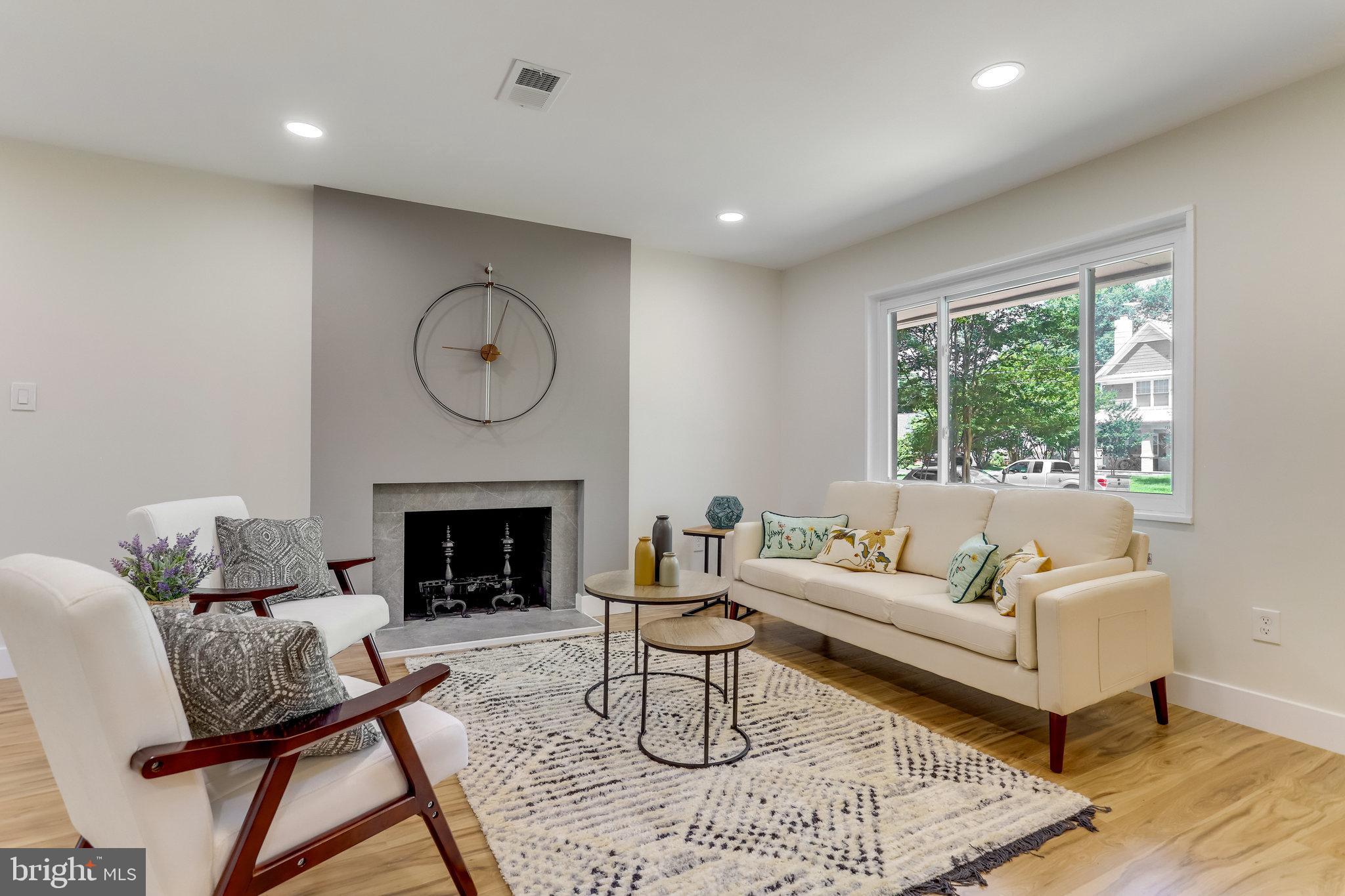 6203 CRESTWOOD DRIVE