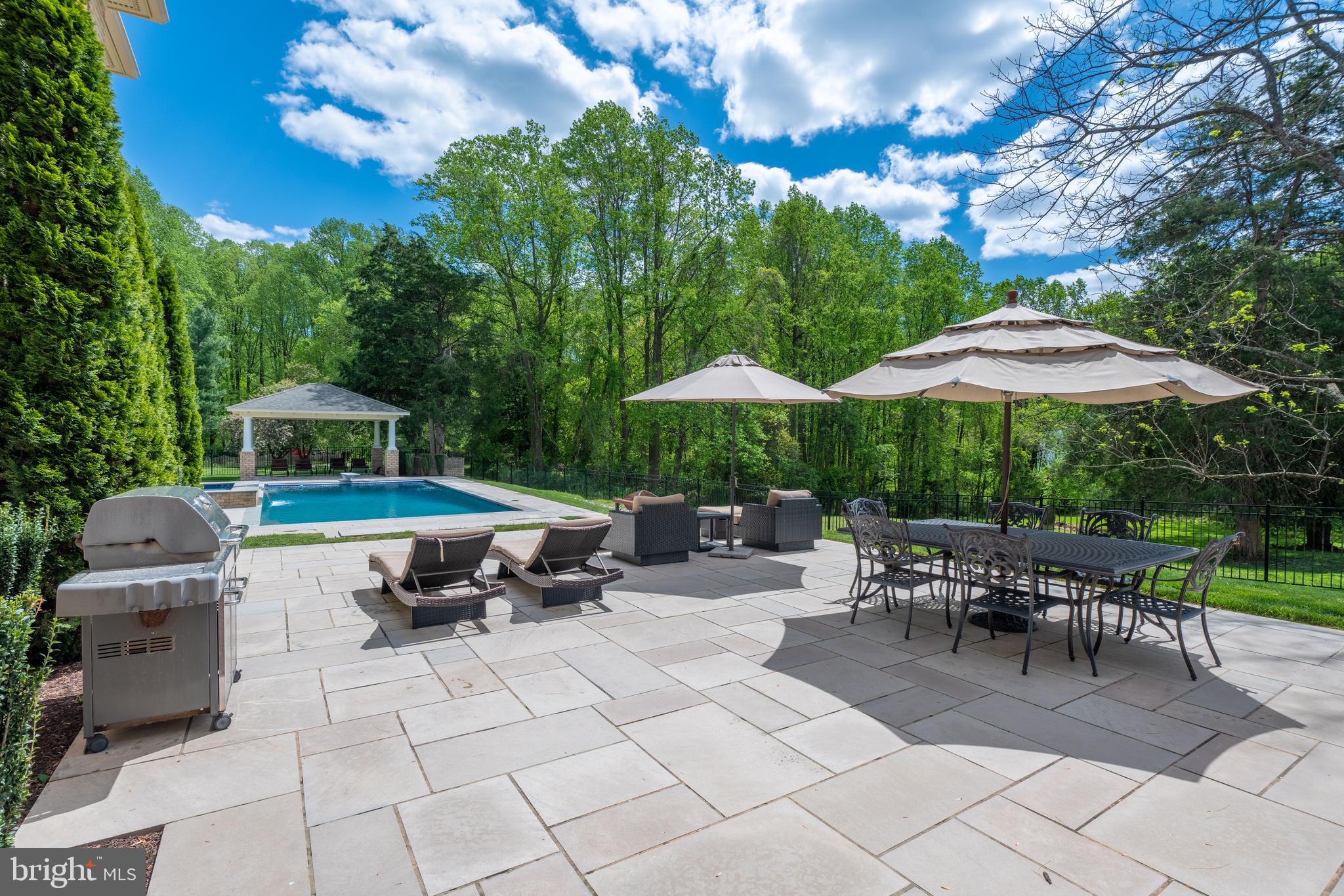 1105 Towlston ROAD