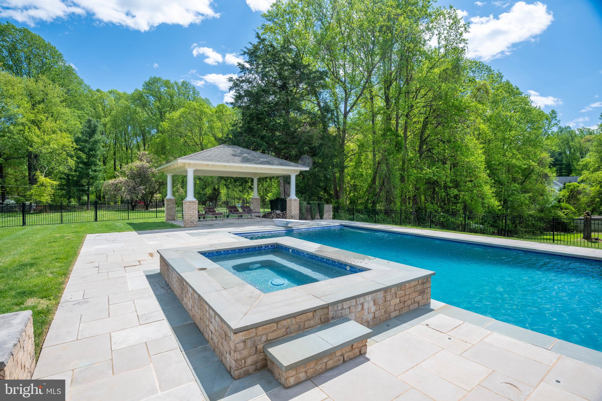 1105 Towlston ROAD