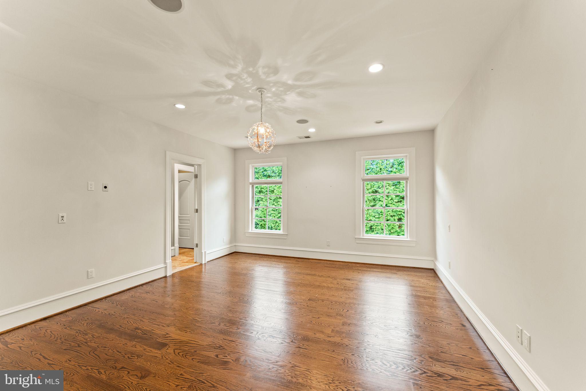 1105 Towlston ROAD