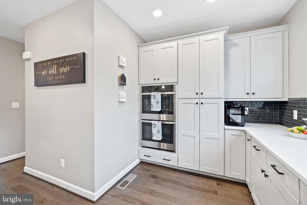 4386 Fair Lakes Ct