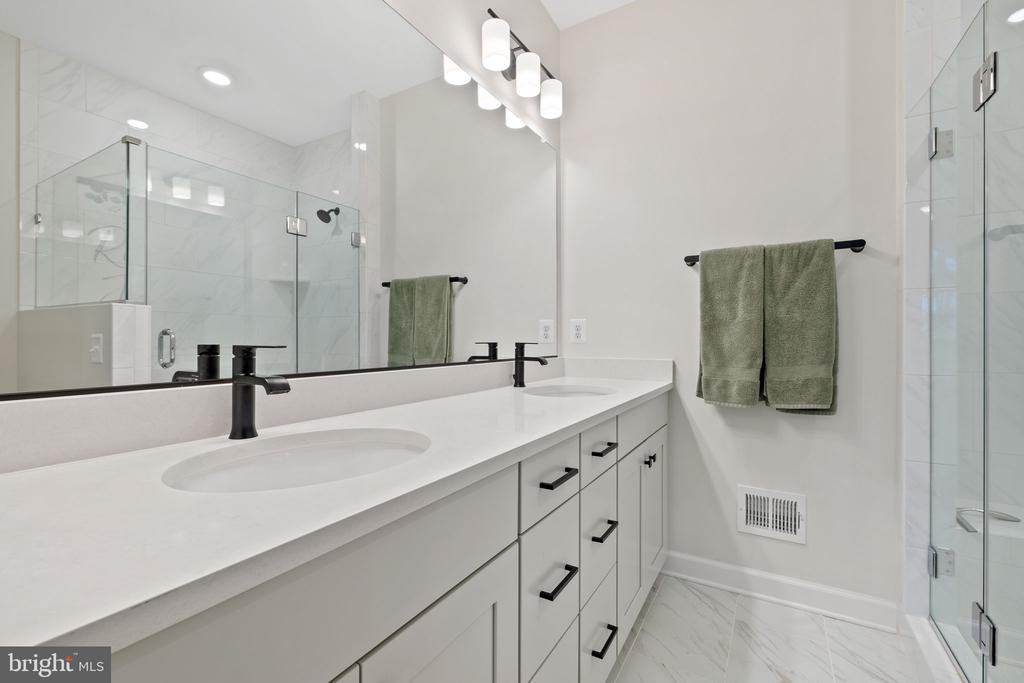 4386 Fair Lakes Ct