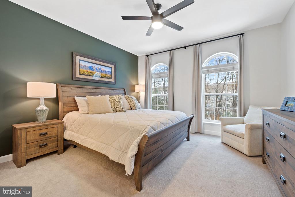 4386 Fair Lakes Ct