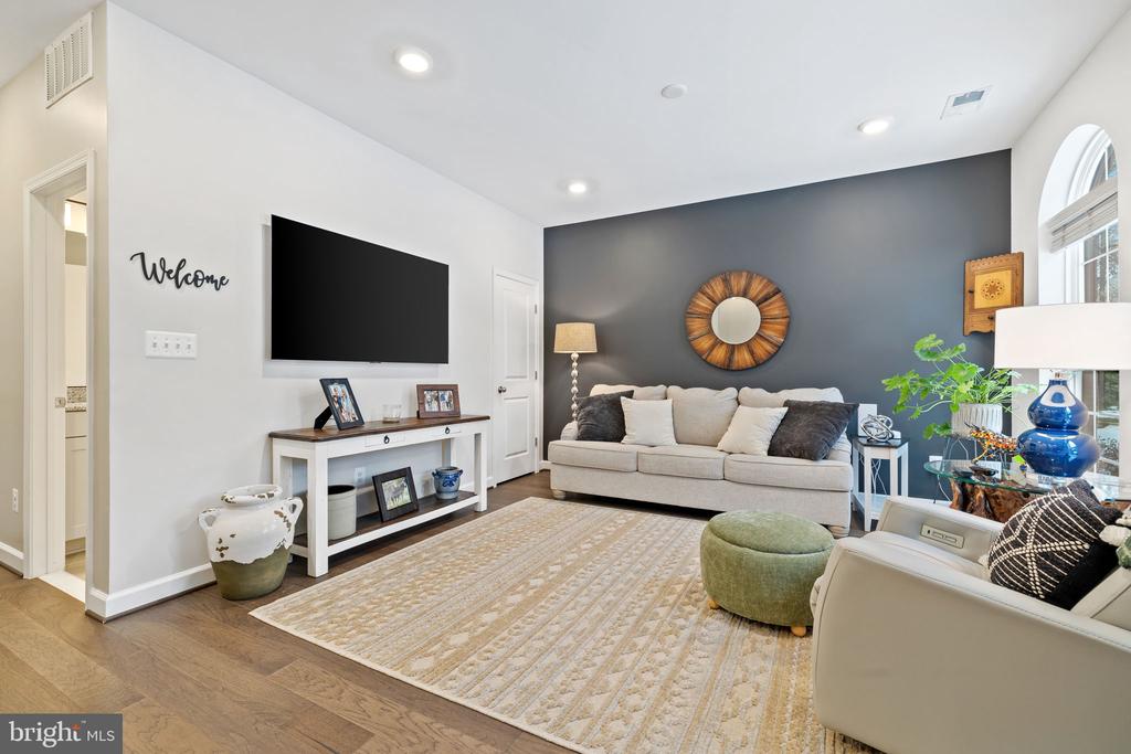 4386 Fair Lakes Ct