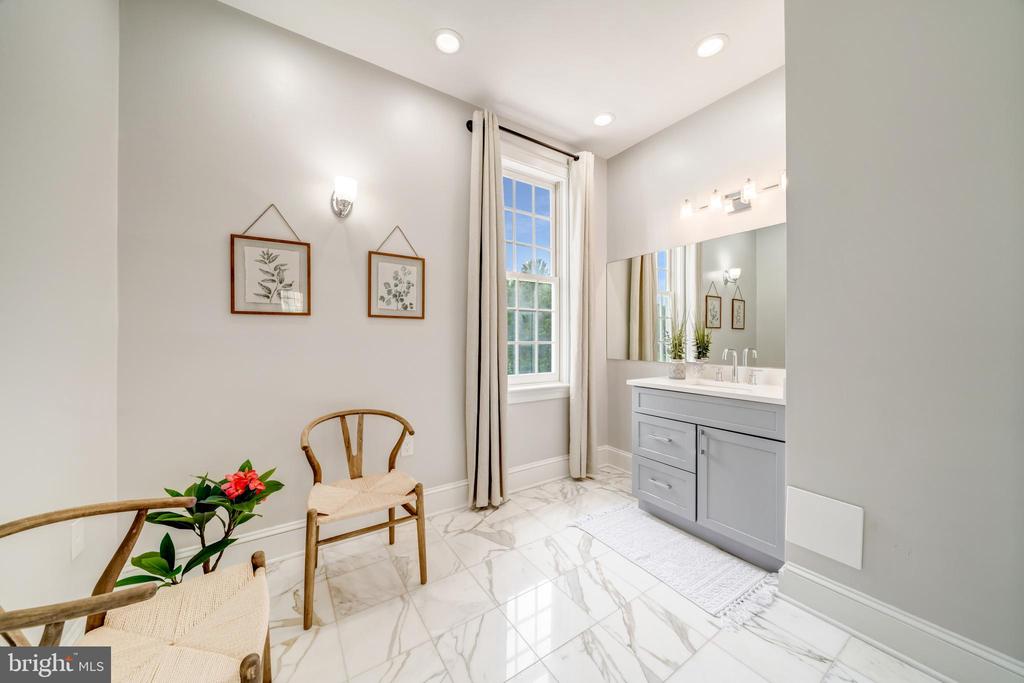 1111 TOWLSTON ROAD