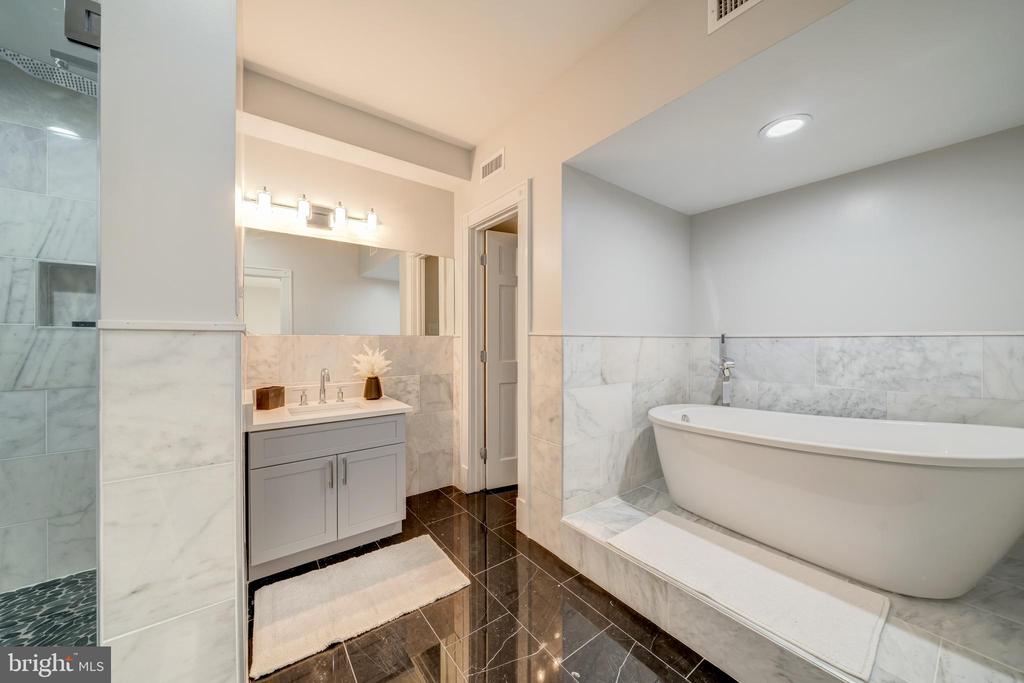 1111 TOWLSTON ROAD