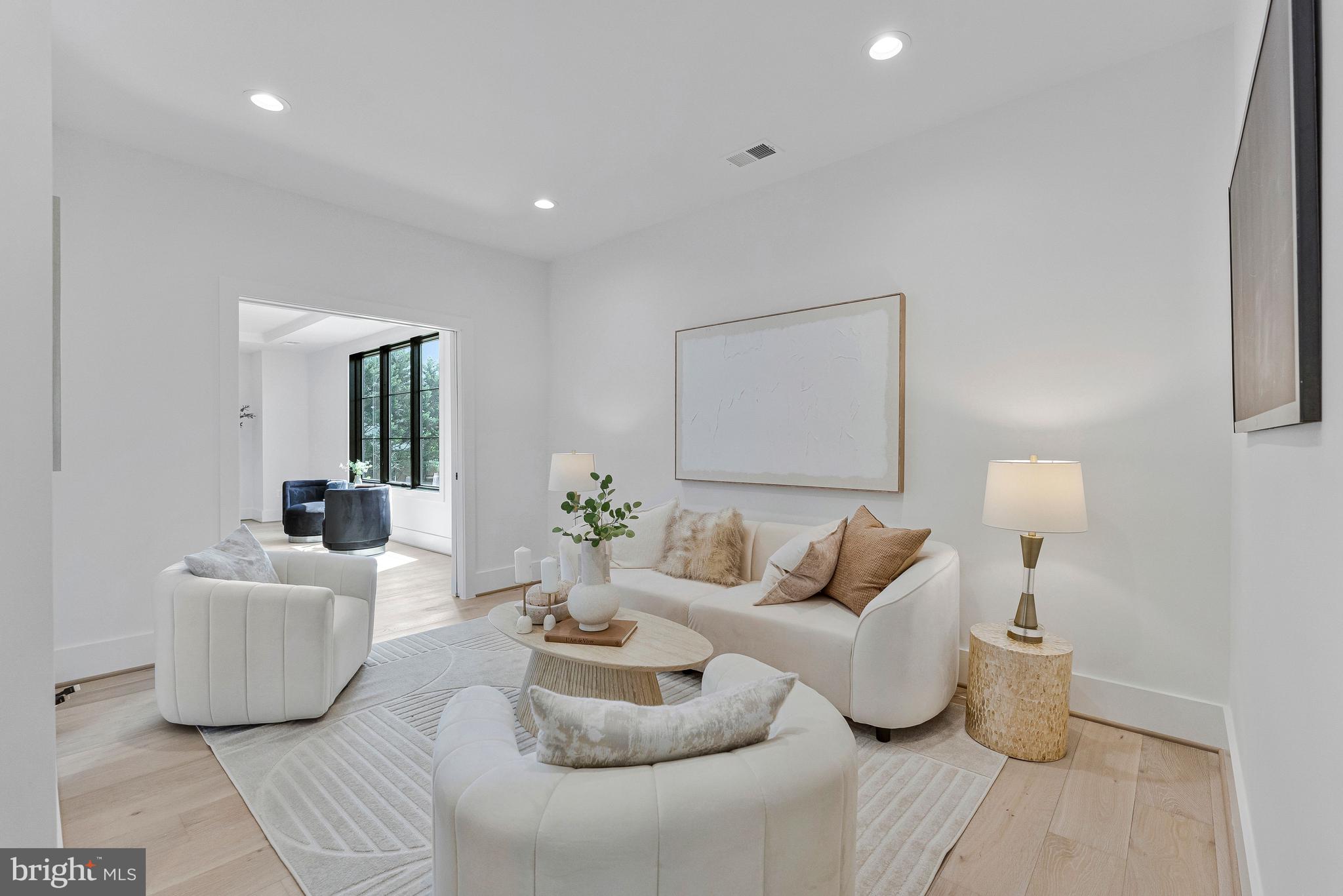 1109 INGLESIDE AVENUE