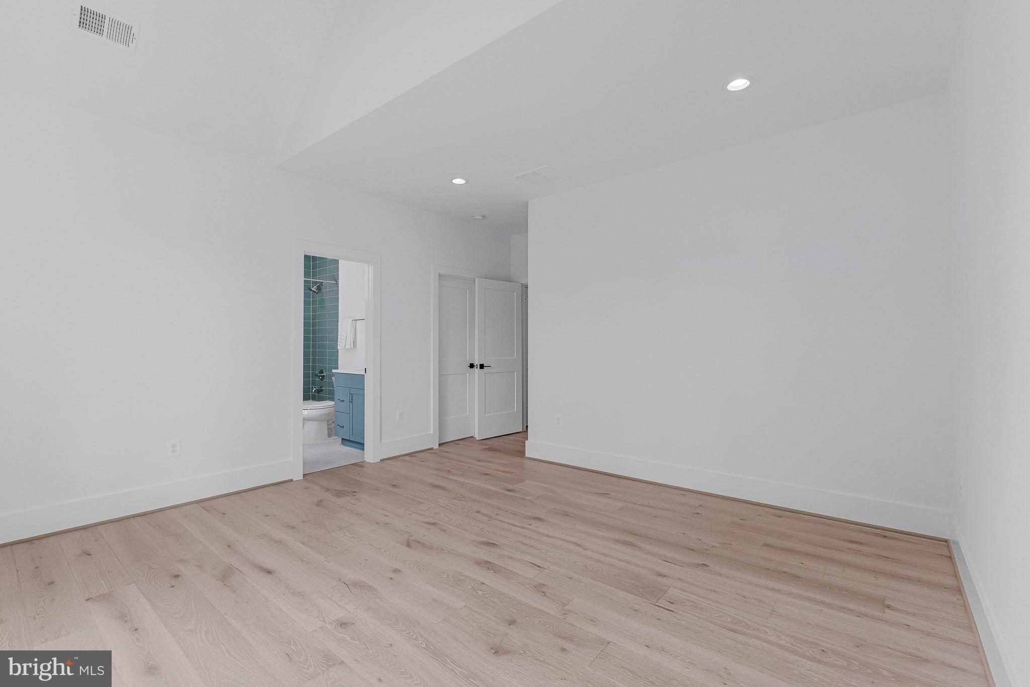 1109 INGLESIDE AVENUE