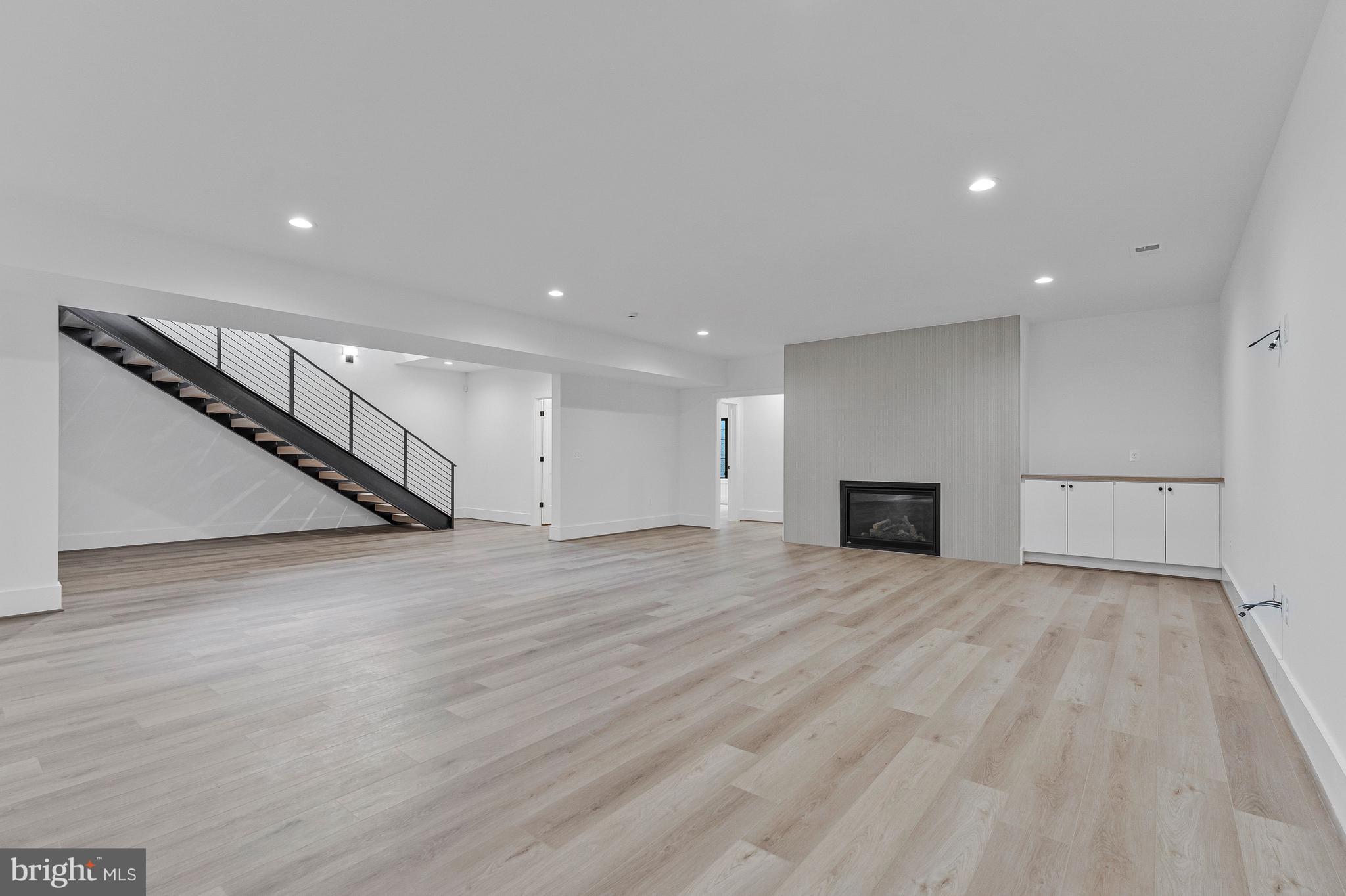 1109 INGLESIDE AVENUE