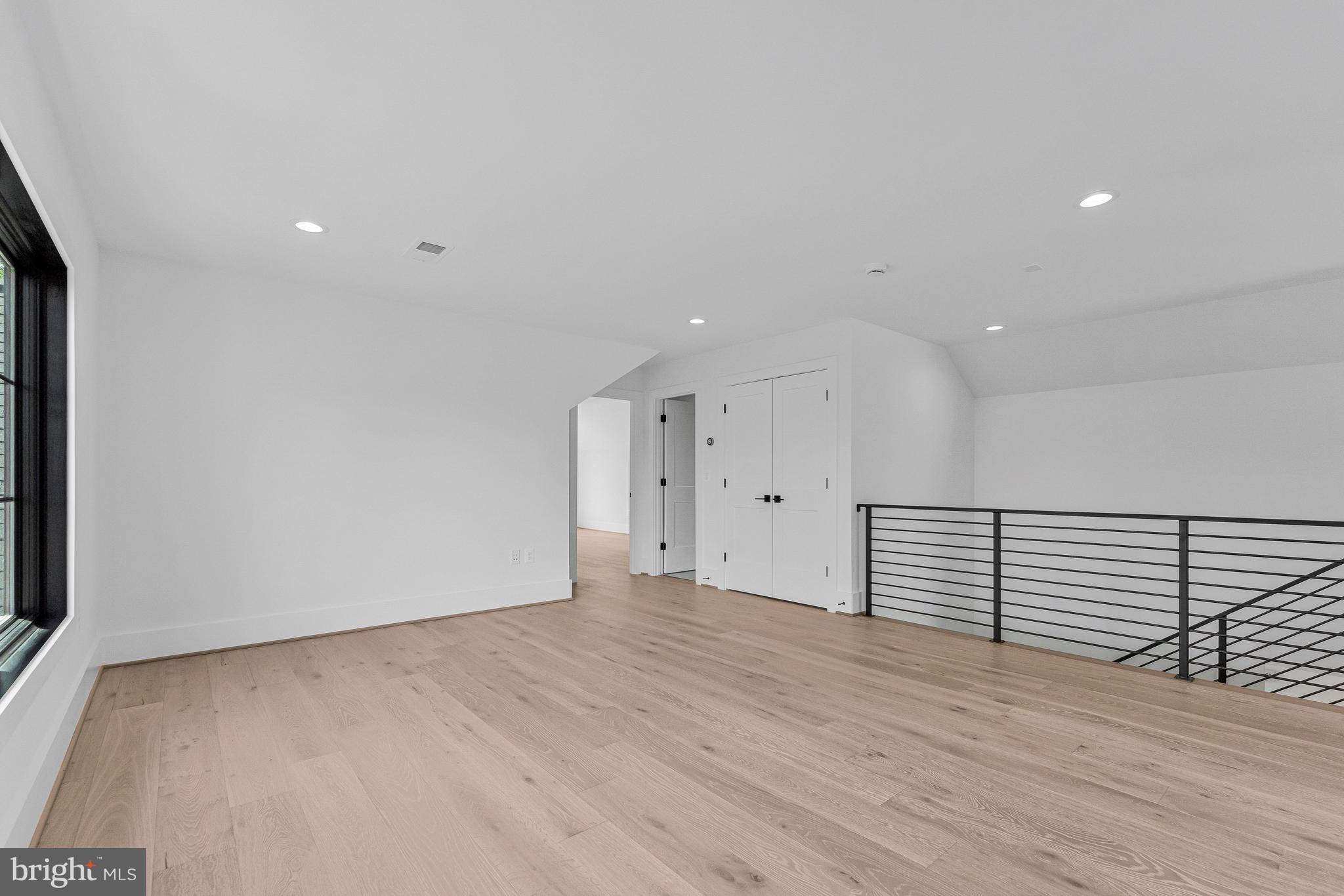 1109 INGLESIDE AVENUE