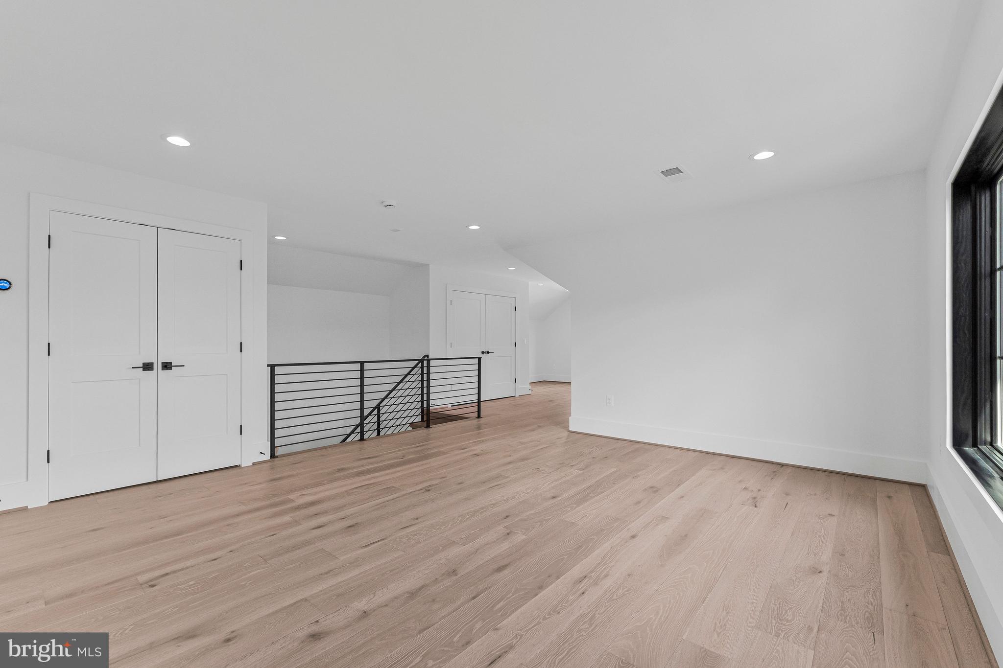 1109 INGLESIDE AVENUE