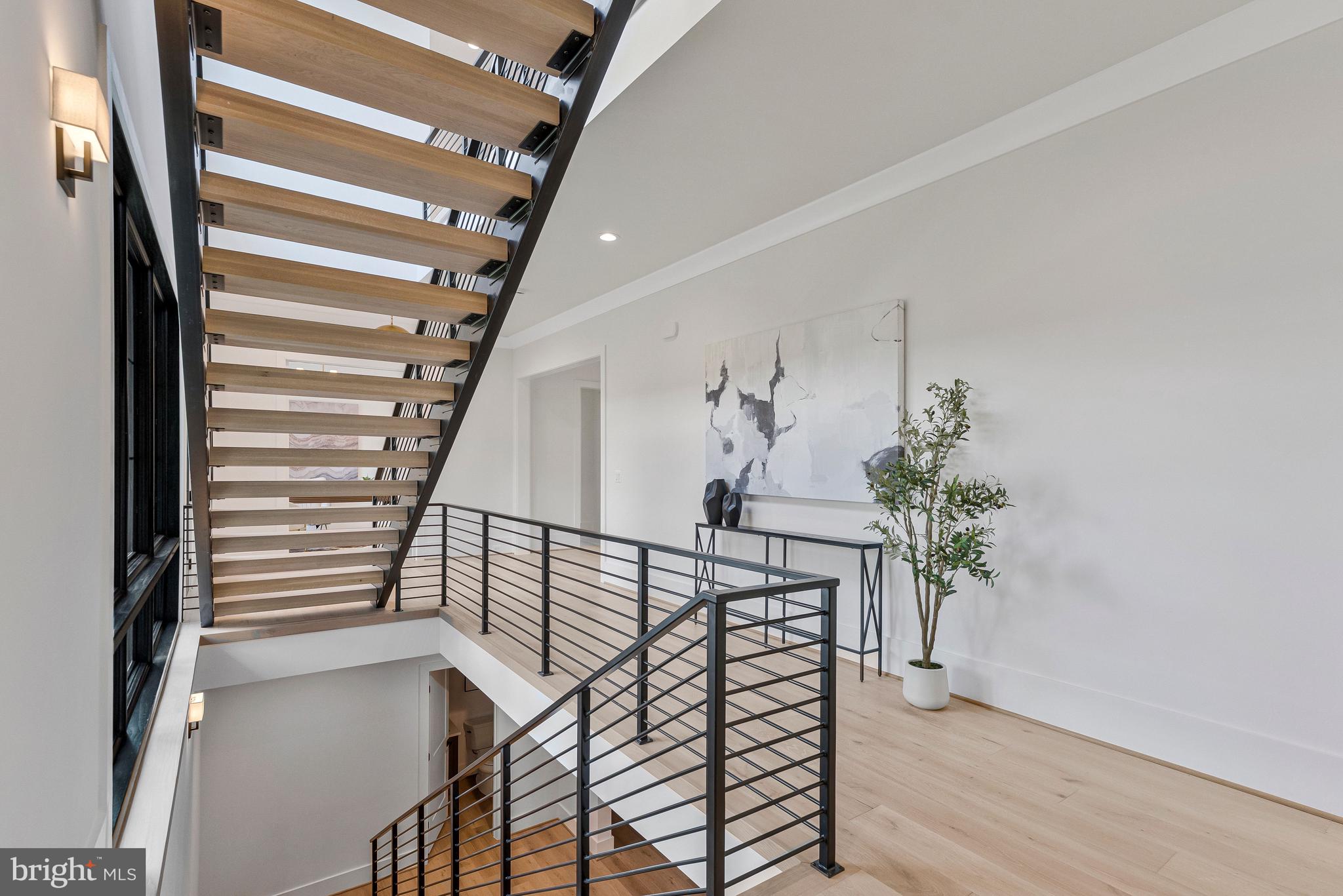 1109 INGLESIDE AVENUE