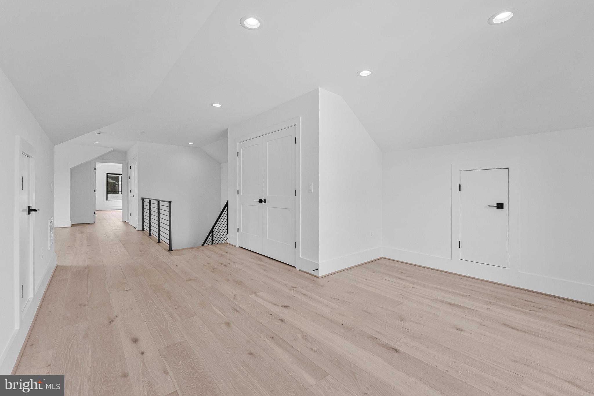 1109 INGLESIDE AVENUE