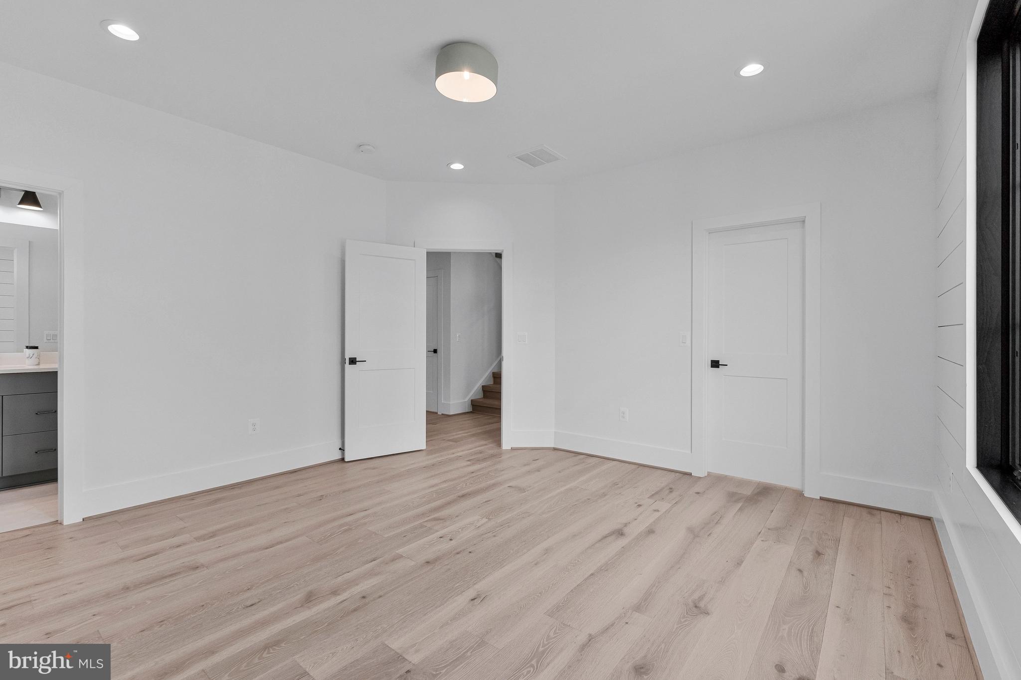 1109 INGLESIDE AVENUE
