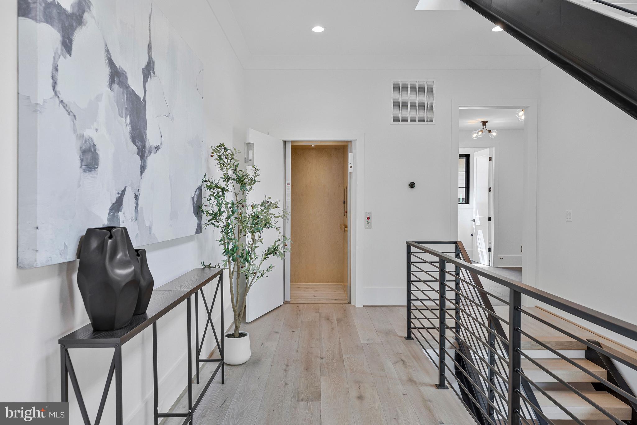 1109 INGLESIDE AVENUE