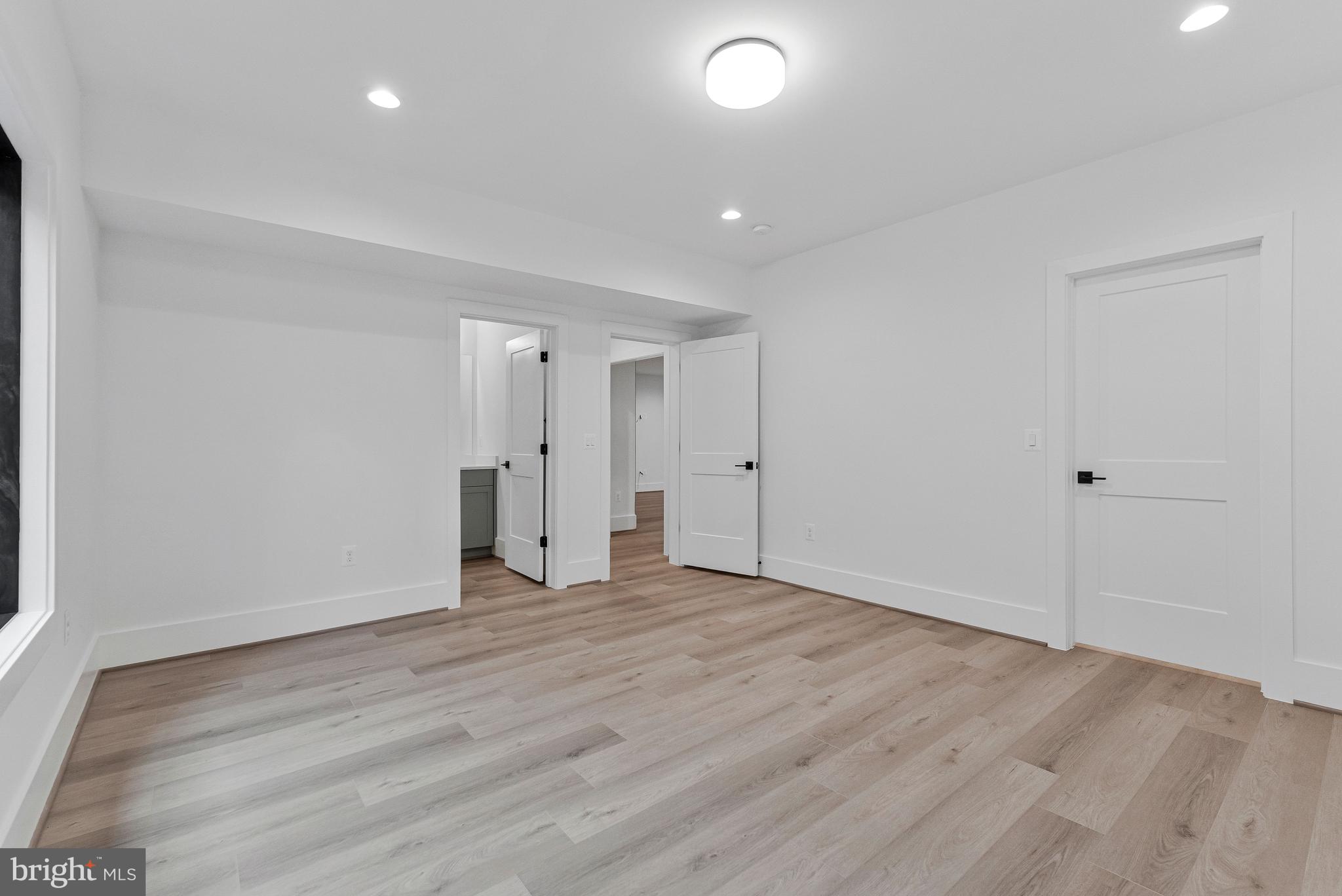 1109 INGLESIDE AVENUE