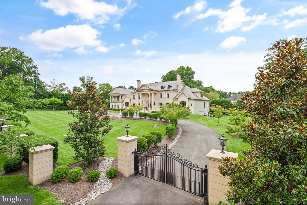 938 PEACOCK STATION ROAD