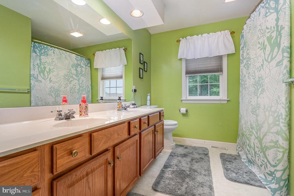 714 Veronica Ln