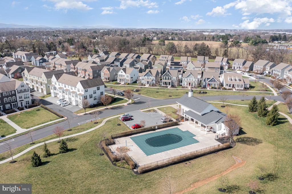 419 Old Farm Ln