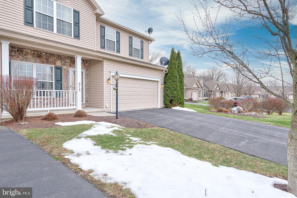 215 STONEHEDGE DR