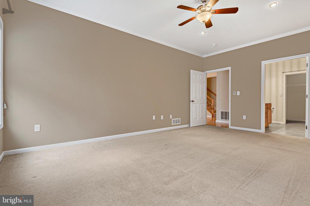 215 STONEHEDGE DR