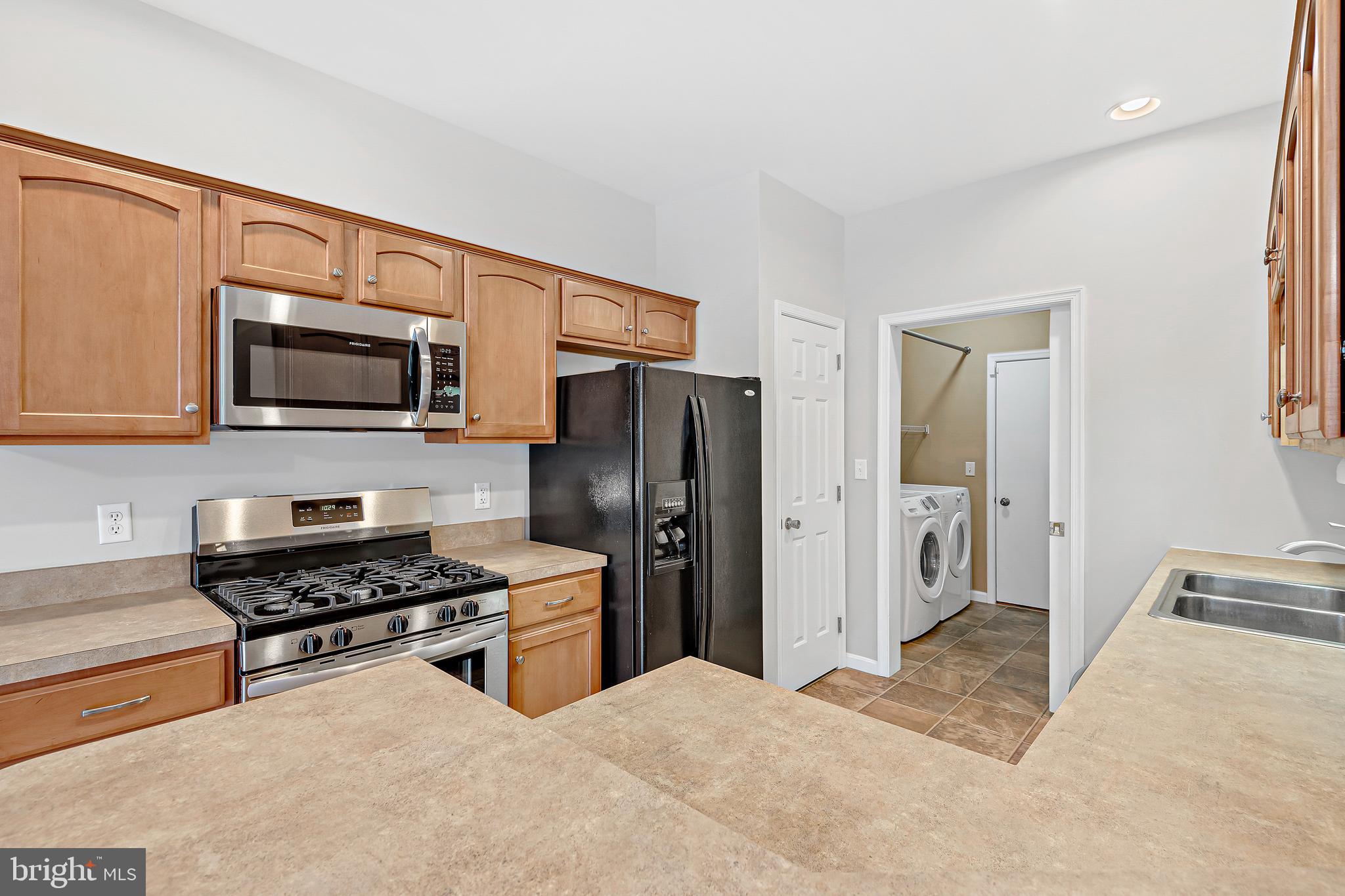 215 STONEHEDGE DR