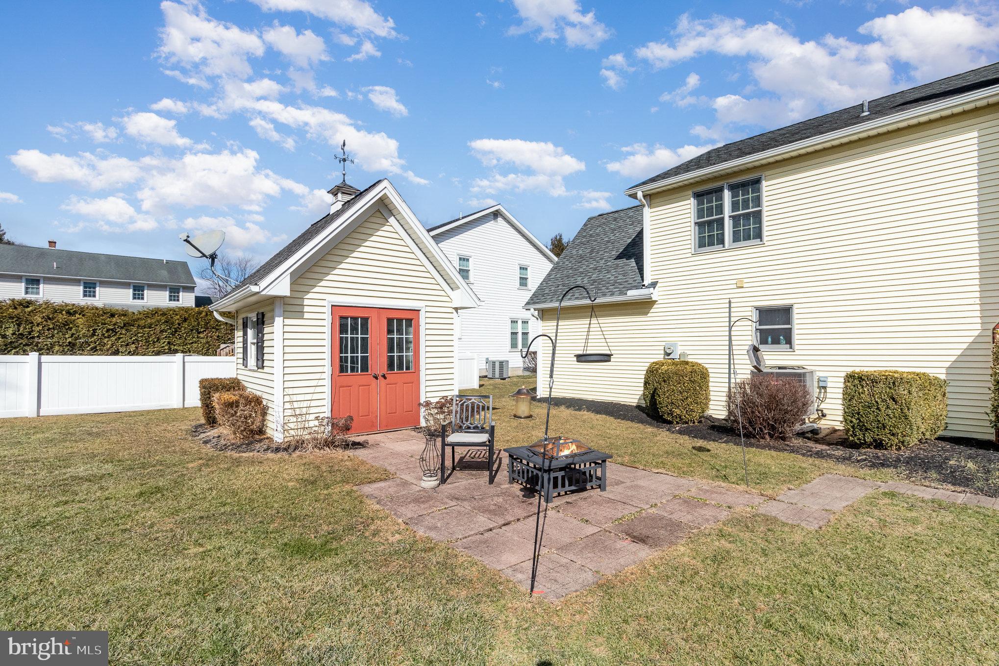 815 WELLINGTON DRIVE