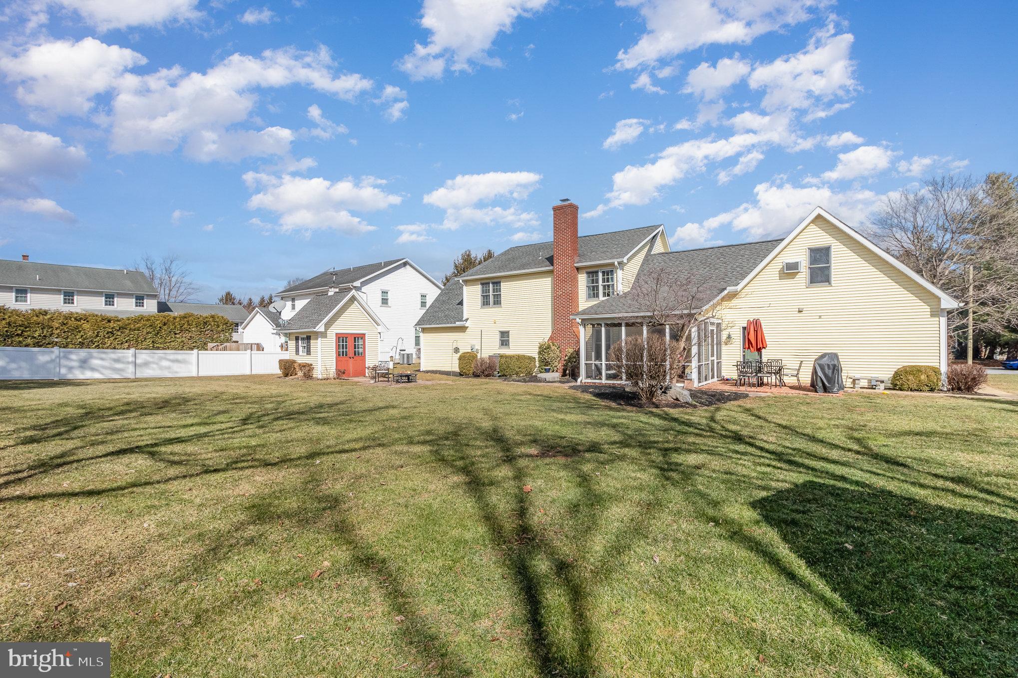 815 WELLINGTON DRIVE
