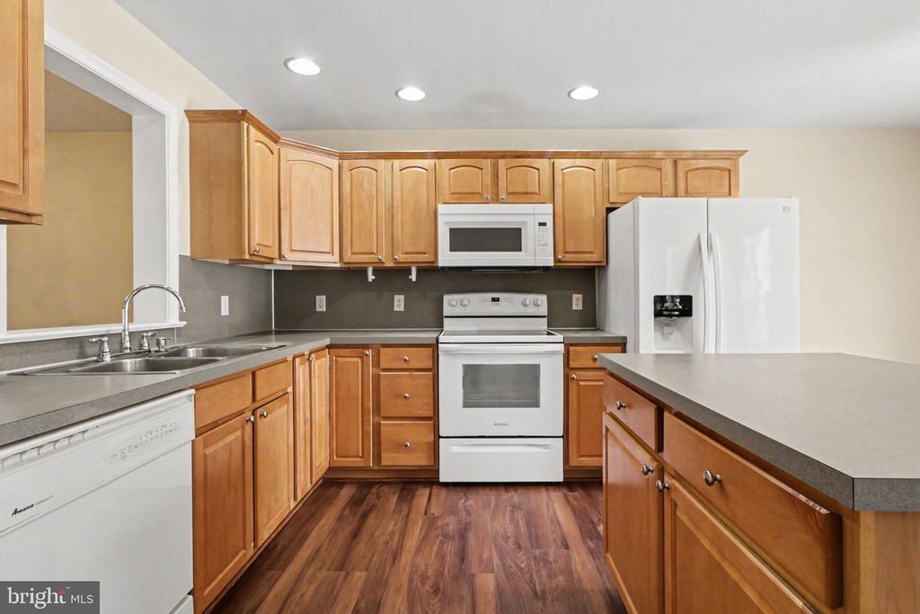1167 CROSS CREEK DRIVE