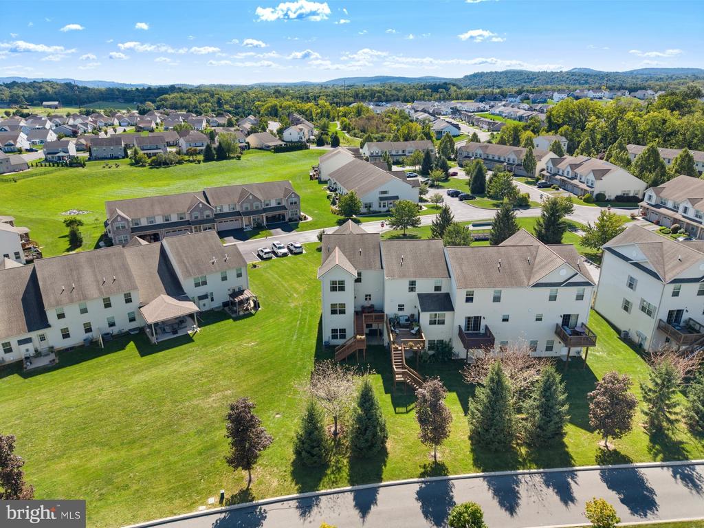 727 JONATHAN COURT