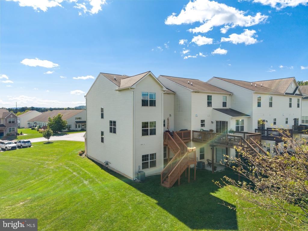 727 JONATHAN COURT