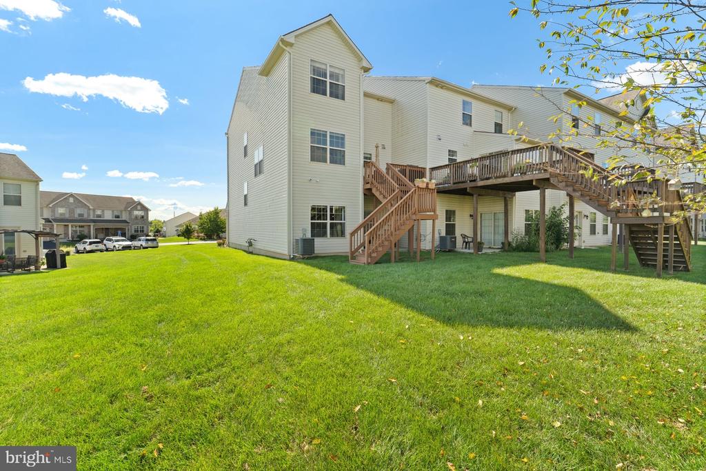 727 JONATHAN COURT