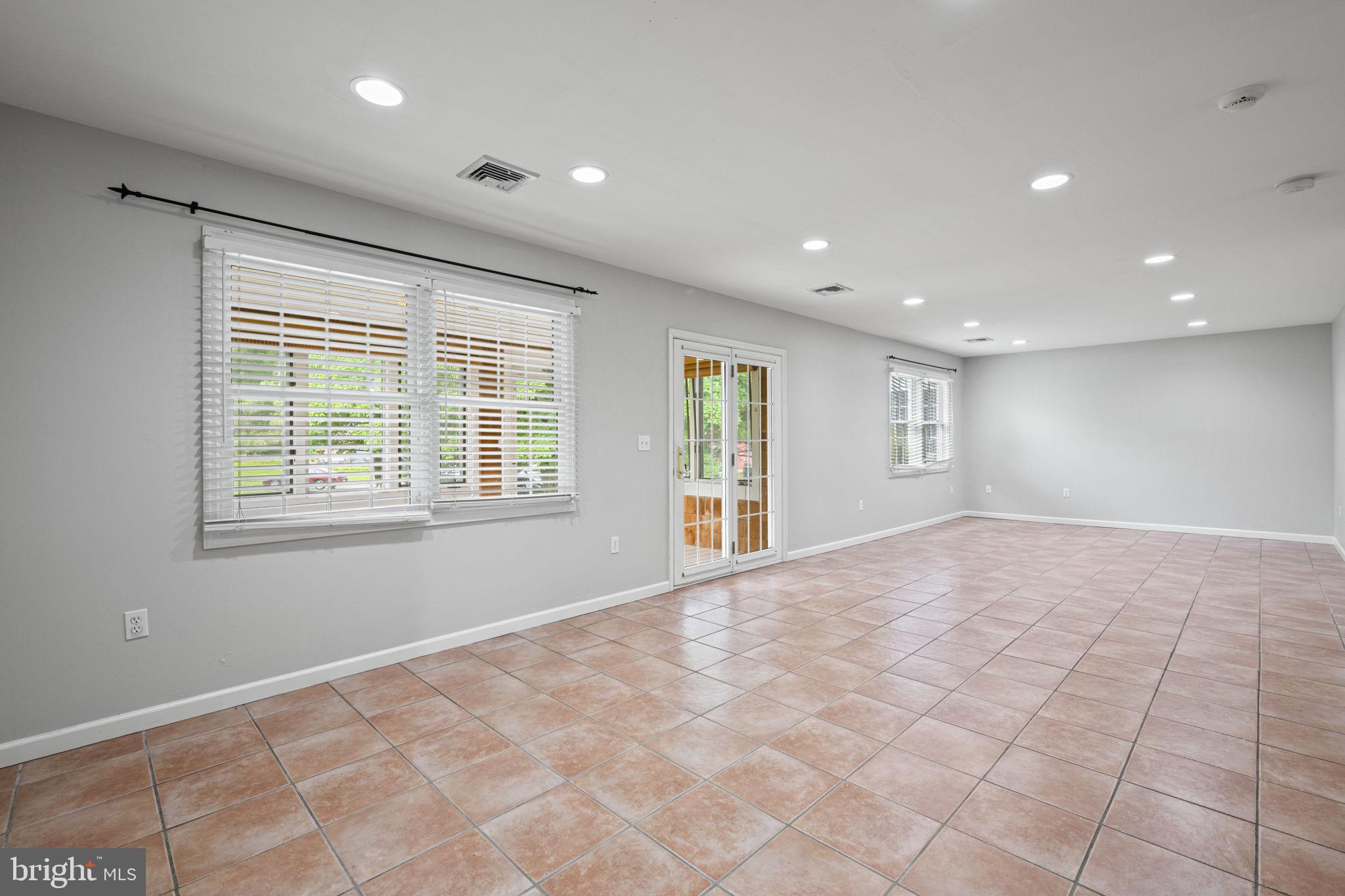 262 Crescent Dr