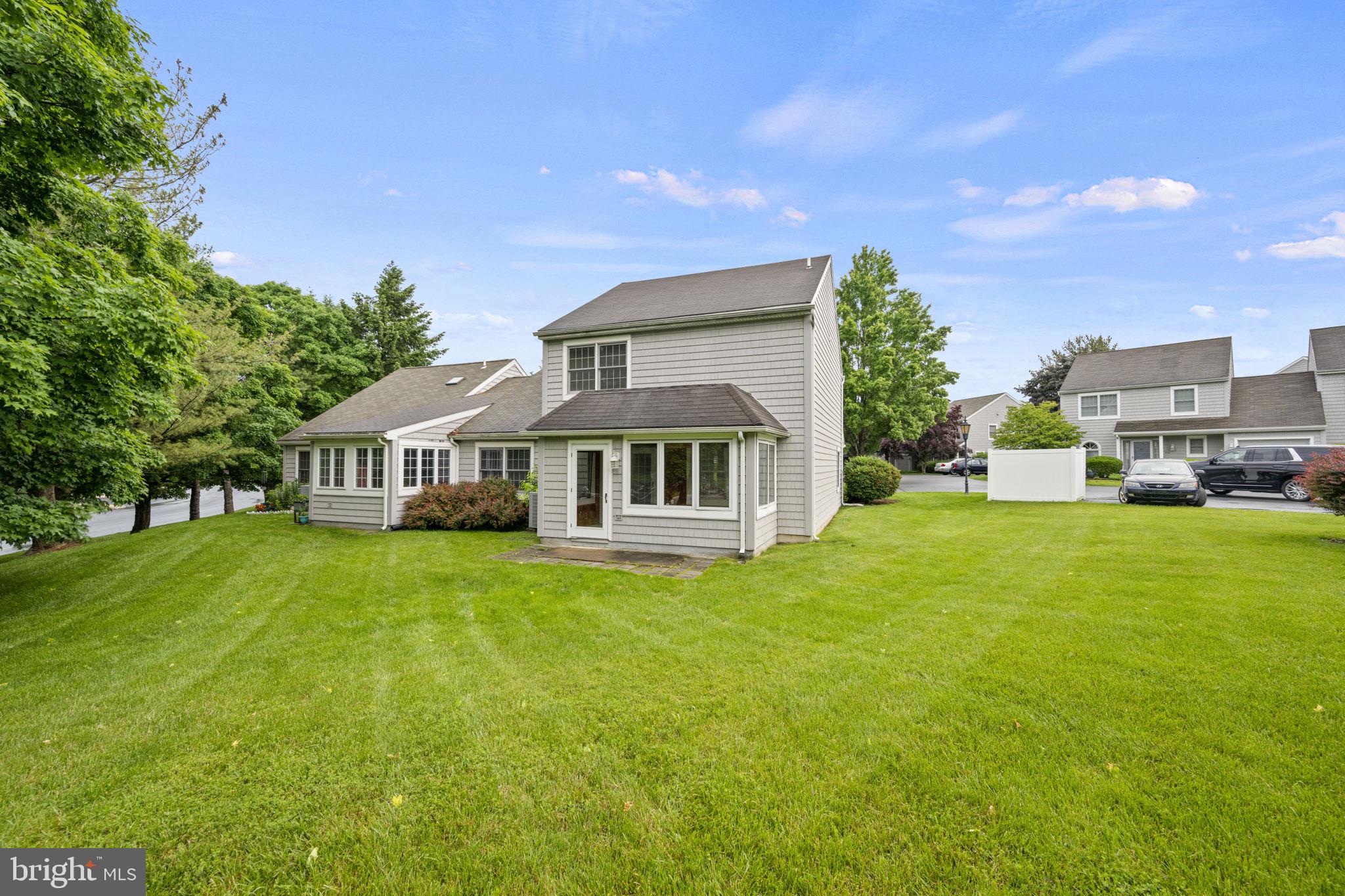 262 Crescent Dr