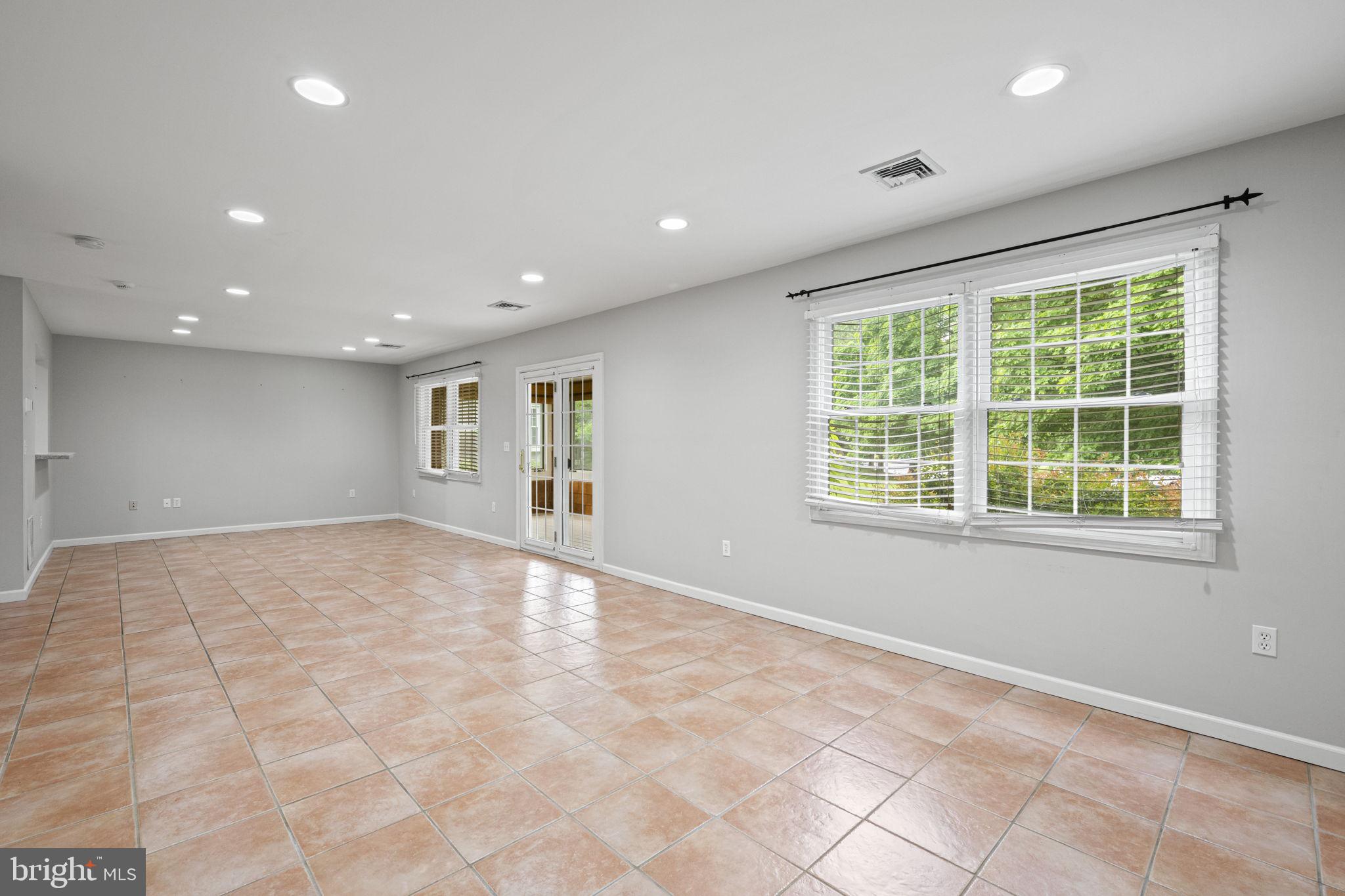 262 Crescent Dr