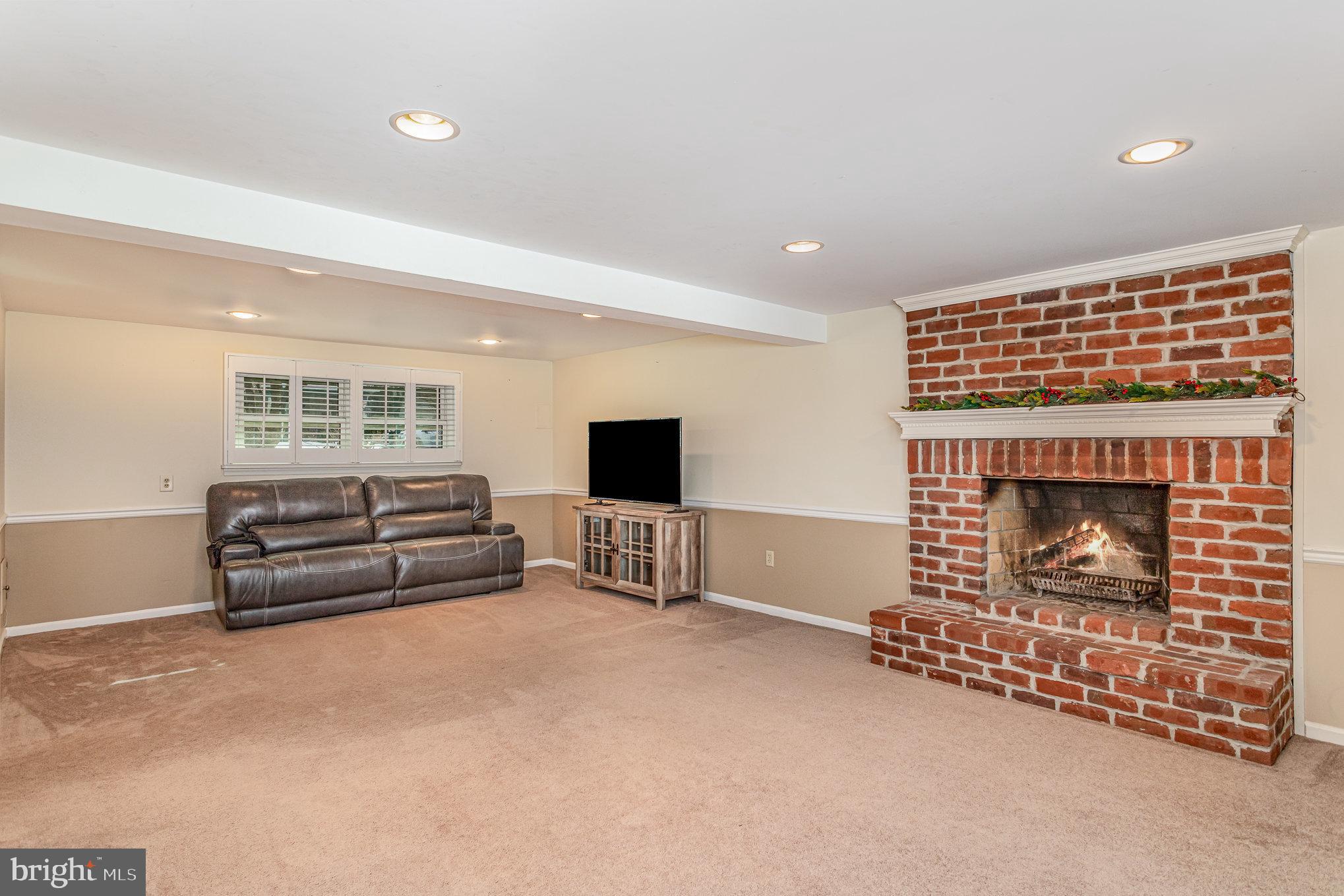 935 Briarcrest Dr
