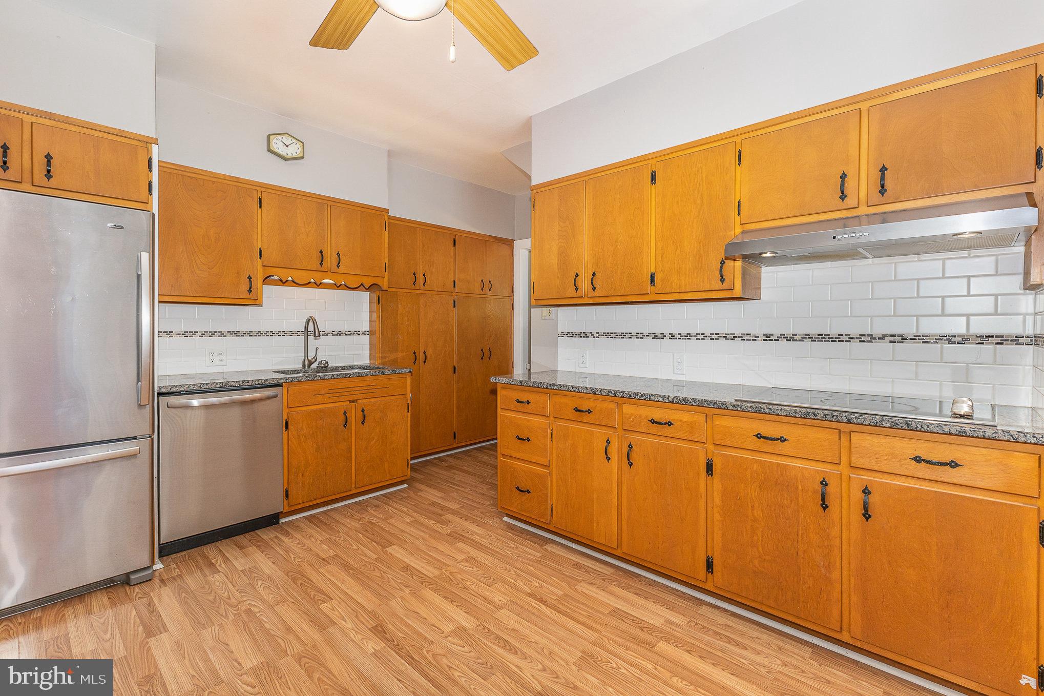 72 W Granada Ave