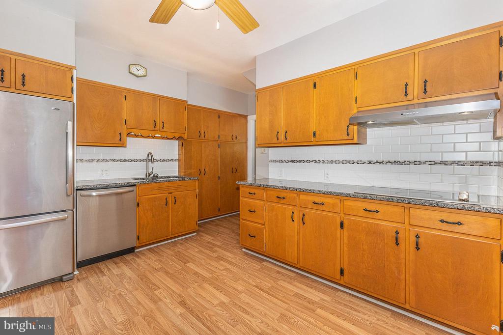 72 W Granada Ave