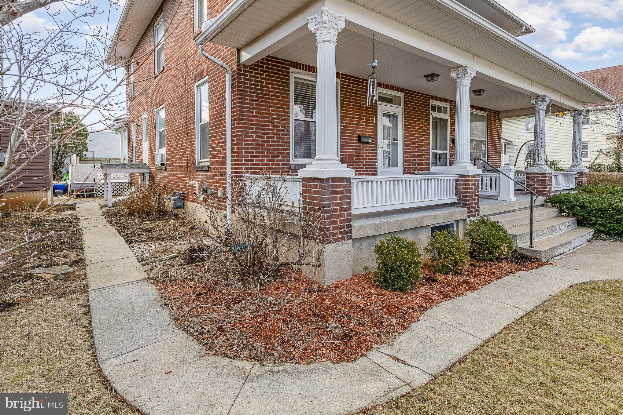 72 W Granada Ave