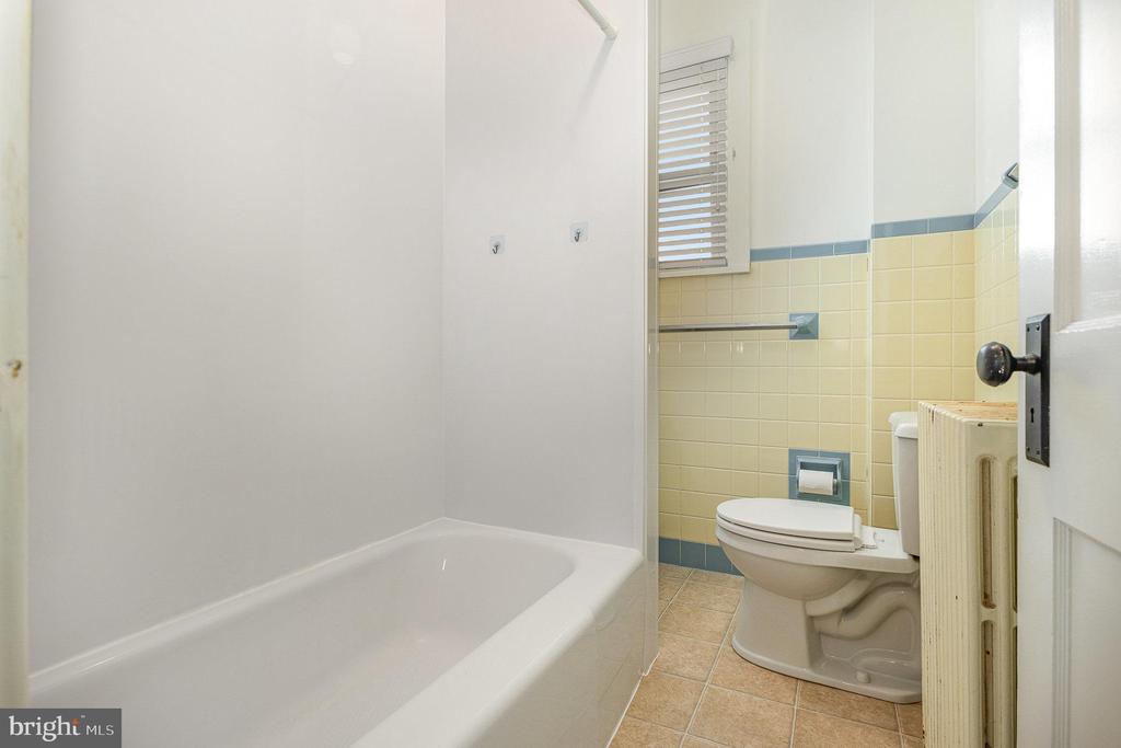 72 W Granada Ave